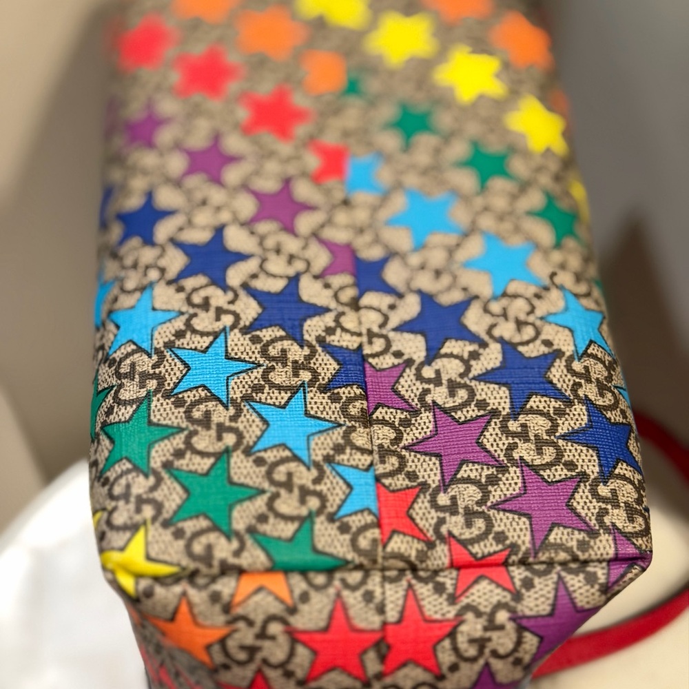 Gucci GG Supreme nwot Ltd Edition Red Multicolor Star Tote, No call outs. - Picture 5 of 5